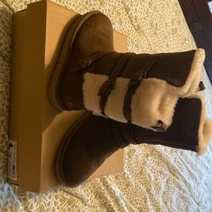 Brand new Ugg Glasgow size 3 kids